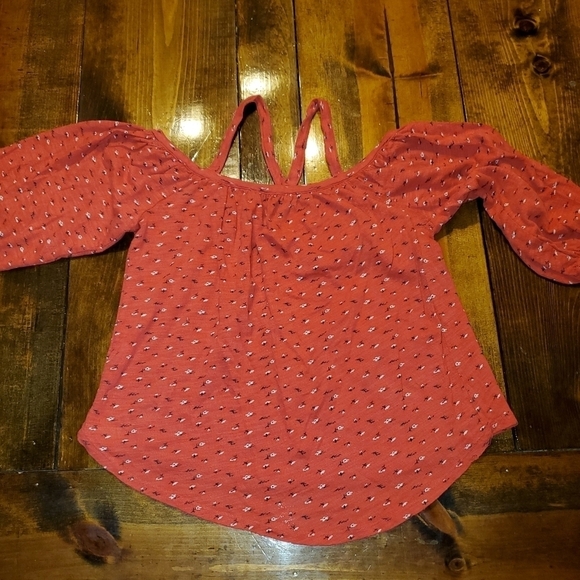 𝅺Red Lucky Brand top with tiny white flowers Small - Picture 11 of 11